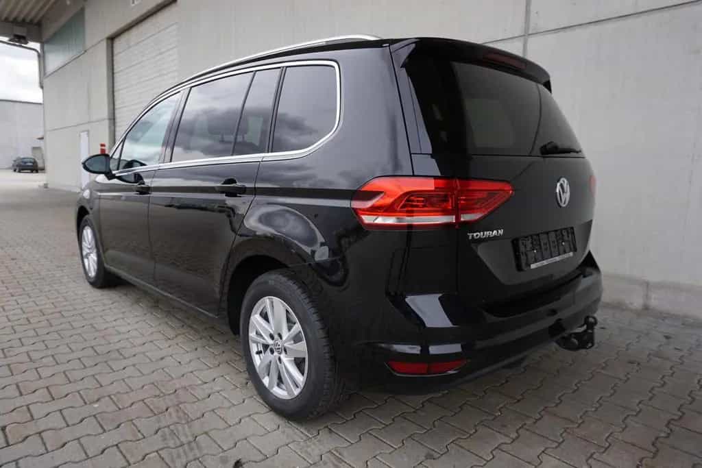 Volkswagen Touran 1.5TSI DSG Navi AHK ACC Kamera 1.Hd* 10/2021-photo-5