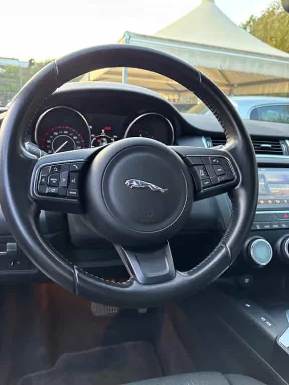 Jaguar E-Pace 2.0D 150 CV AWD aut. R-Dynamic HSE 08/2018-photo-9