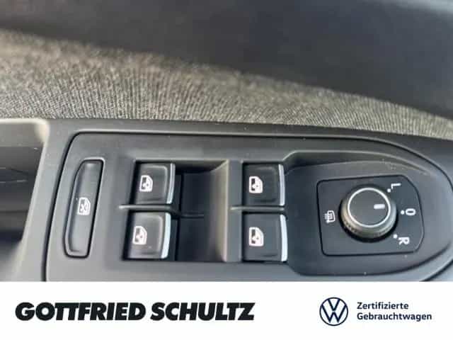 Volkswagen Golf VIII LIFE TSI NAVI SITZHEIZUNG EINPARKHILFE 02/2023-photo-12