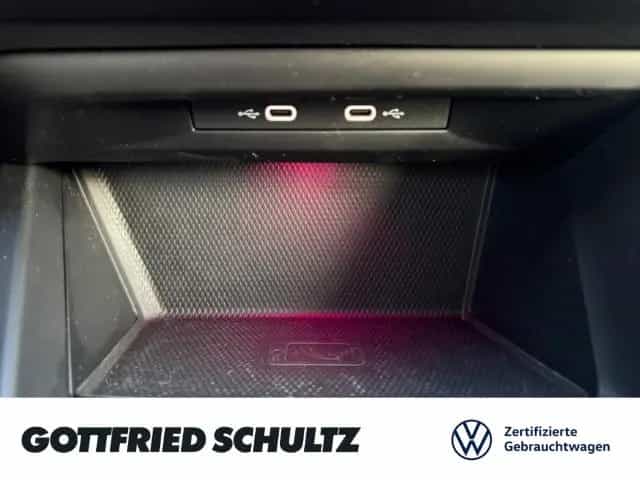 Volkswagen Golf VIII LIFE TSI NAVI SITZHEIZUNG EINPARKHILFE 02/2023-photo-21