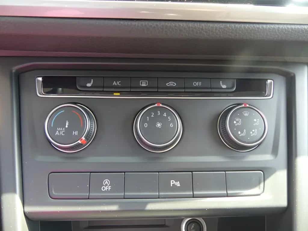 Volkswagen Touran 1.2 TSI Sitzheizung PDC 02/2016-photo-11