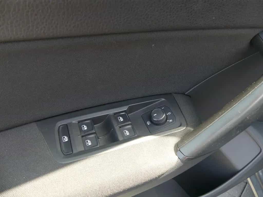 Volkswagen Touran 1.2 TSI Sitzheizung PDC 02/2016-photo-18