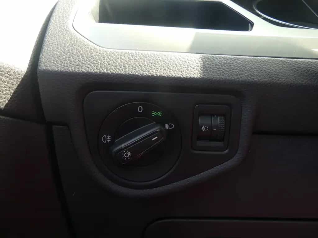 Volkswagen Touran 1.2 TSI Sitzheizung PDC 02/2016-photo-19