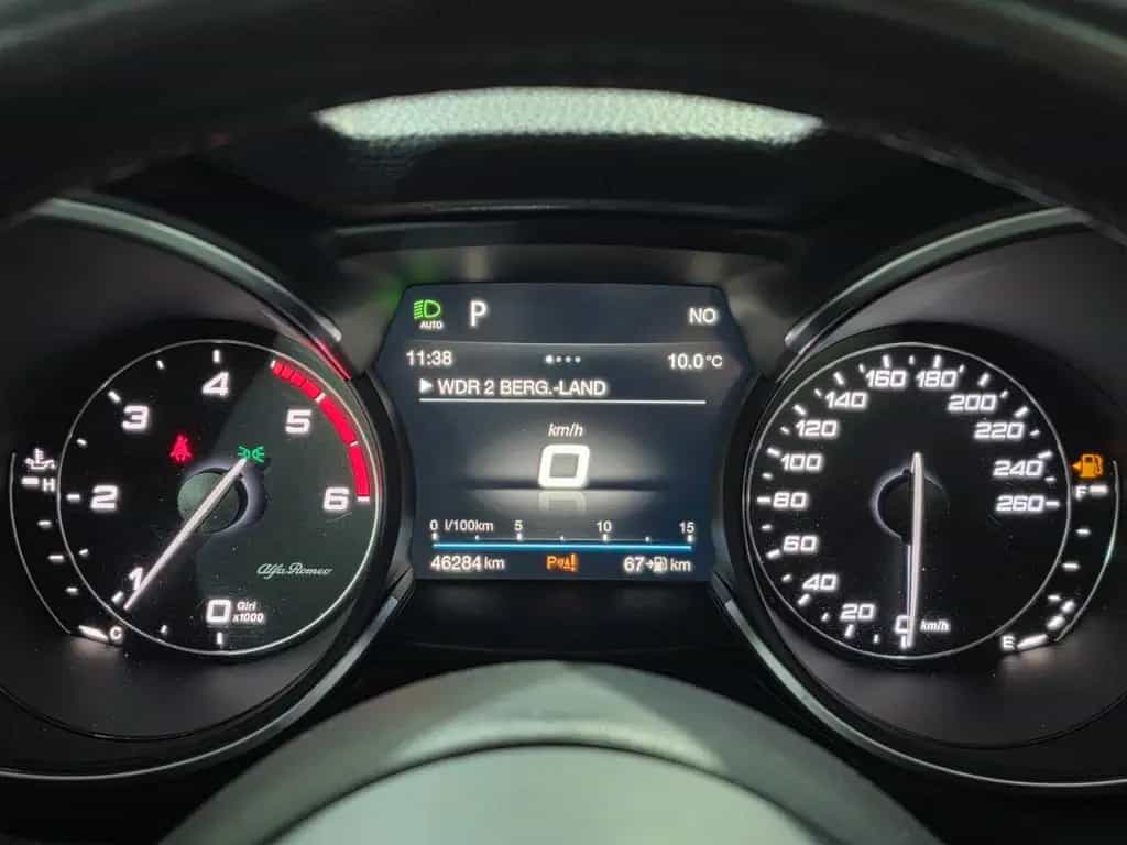 Alfa Romeo Stelvio SuperQ4*PANO/SCHIEBE*SHZ*LHZ*AHK*NAVI* 09/2017-photo-23