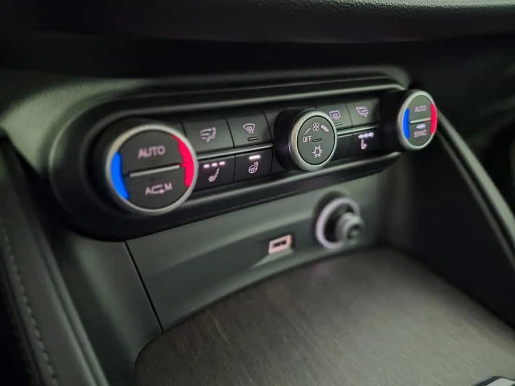 Alfa Romeo Stelvio SuperQ4*PANO/SCHIEBE*SHZ*LHZ*AHK*NAVI* 09/2017-photo-27