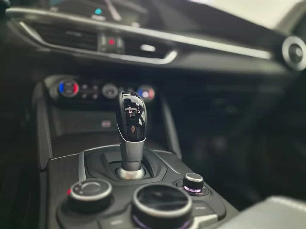 Alfa Romeo Stelvio SuperQ4*PANO/SCHIEBE*SHZ*LHZ*AHK*NAVI* 09/2017-photo-28