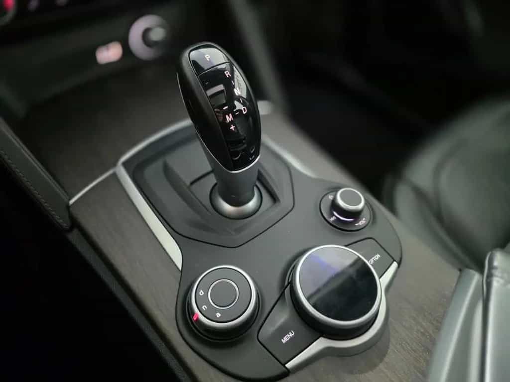 Alfa Romeo Stelvio SuperQ4*PANO/SCHIEBE*SHZ*LHZ*AHK*NAVI* 09/2017-photo-29
