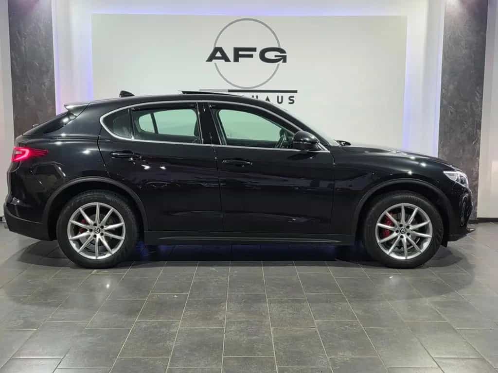Alfa Romeo Stelvio SuperQ4*PANO/SCHIEBE*SHZ*LHZ*AHK*NAVI* 09/2017-photo-3