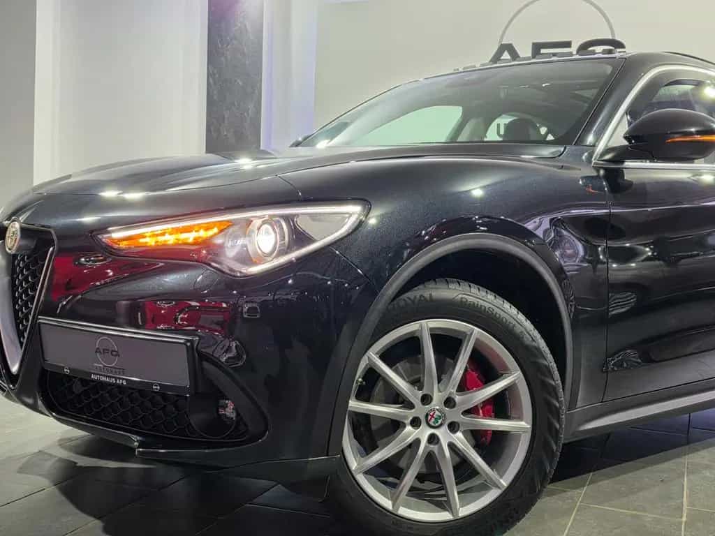 Alfa Romeo Stelvio SuperQ4*PANO/SCHIEBE*SHZ*LHZ*AHK*NAVI* 09/2017-photo-8