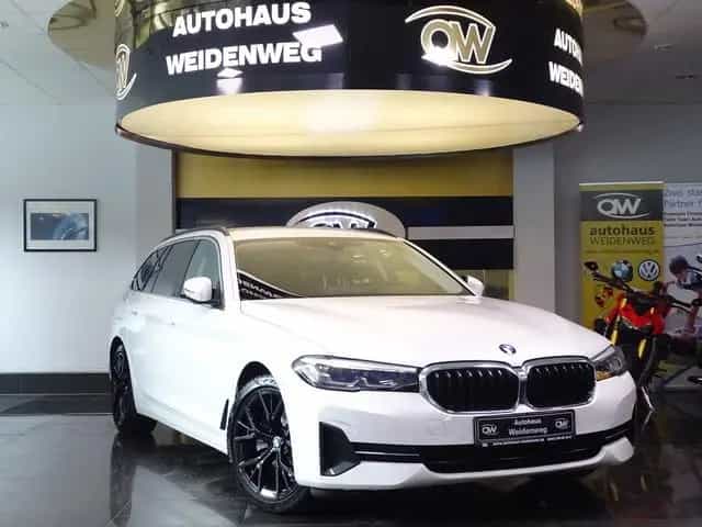 BMW 5 Series 520d LED Leder PDC Cam LiveCock.DAB SHZ 1 Hand 03/2023-photo-0