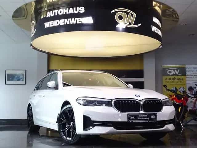 BMW 5 Series 520d LED Leder PDC Cam LiveCock.DAB SHZ 1 Hand 03/2023-photo-1