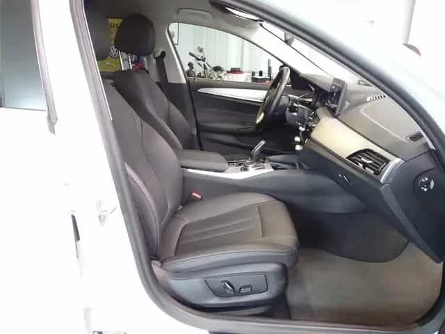 BMW 5 Series 520d LED Leder PDC Cam LiveCock.DAB SHZ 1 Hand 03/2023-photo-11