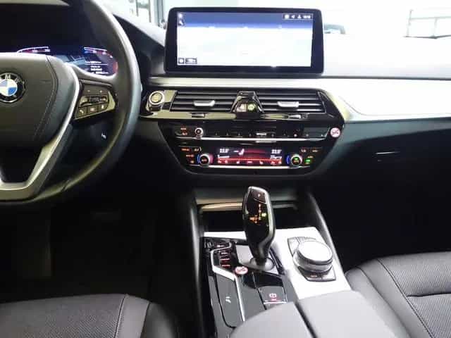 BMW 5 Series 520d LED Leder PDC Cam LiveCock.DAB SHZ 1 Hand 03/2023-photo-16