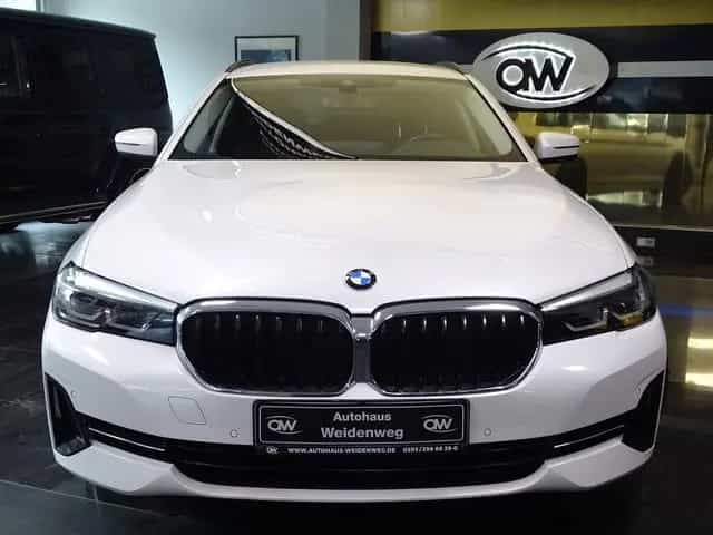 BMW 5 Series 520d LED Leder PDC Cam LiveCock.DAB SHZ 1 Hand 03/2023-photo-3