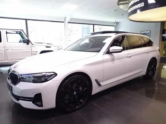 BMW 5 Series 520d LED Leder PDC Cam LiveCock.DAB SHZ 1 Hand 03/2023-photo-4