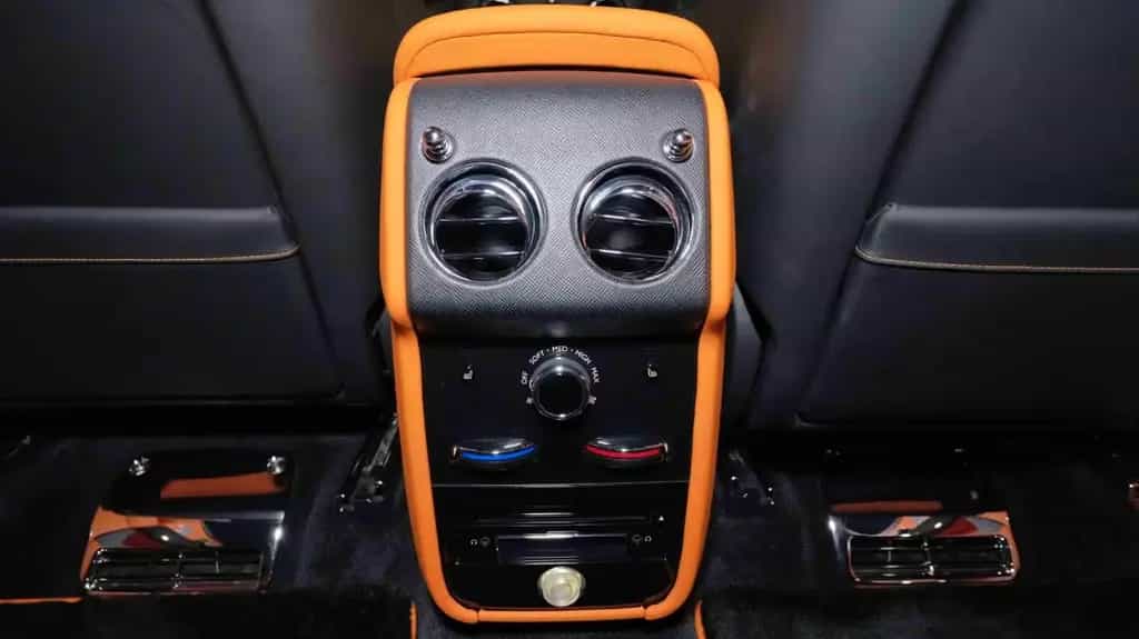 Rolls-Royce Cullinan Black Badge null-photo-16