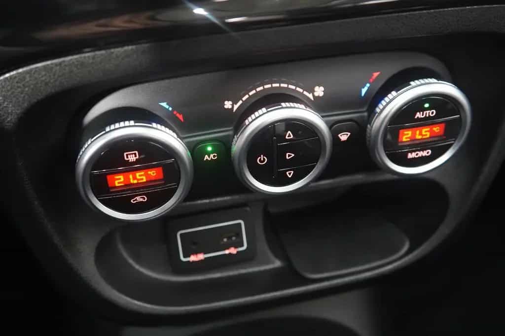 Fiat 500L Trekking 1,4*Kamera*Pano*Bluetooth*Tempomat 07/2017-photo-29