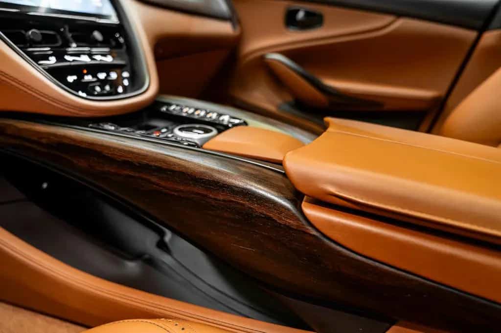 Aston Martin DBX 4.0 V8 08/2020-photo-12