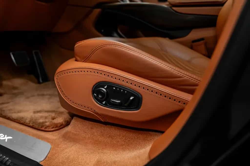 Aston Martin DBX 4.0 V8 08/2020-photo-13