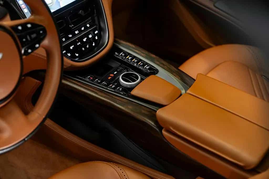 Aston Martin DBX 4.0 V8 08/2020-photo-16