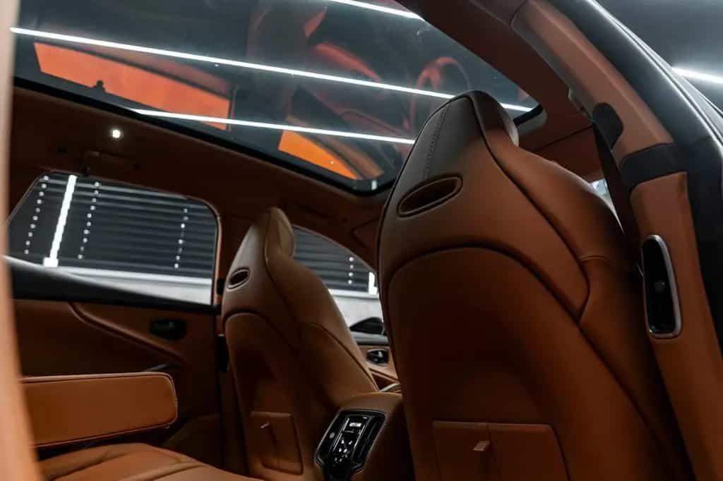 Aston Martin DBX 4.0 V8 08/2020-photo-21