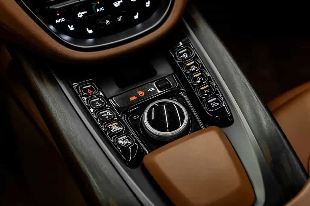 Aston Martin DBX 4.0 V8 08/2020-photo-8