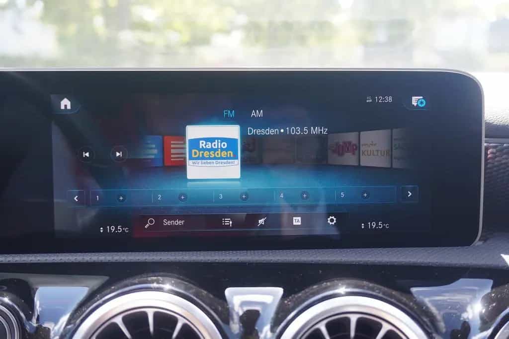 Mercedes-Benz A 180 A180 Progressive LED Navi Totwinkel Kamera Leder 07/2020-photo-10