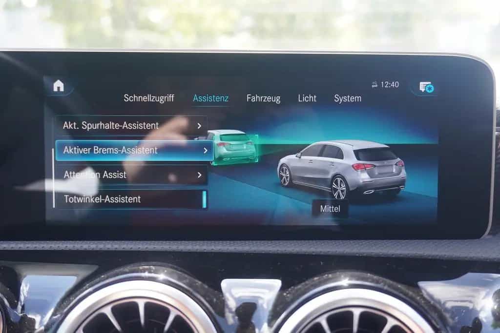 Mercedes-Benz A 180 A180 Progressive LED Navi Totwinkel Kamera Leder 07/2020-photo-20
