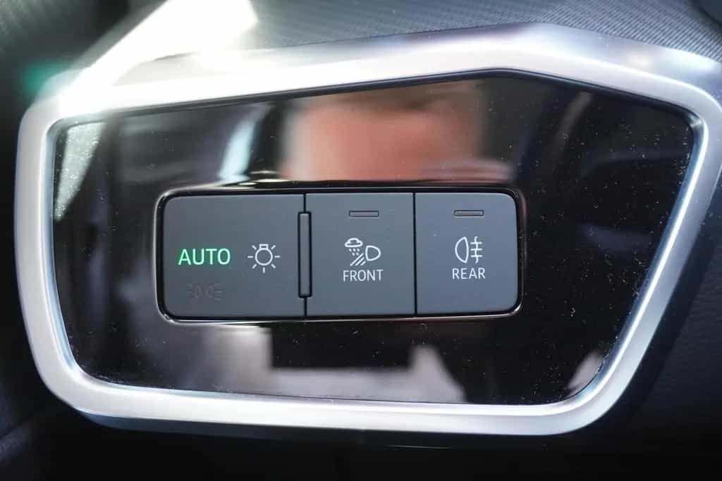 Audi A6 Avant 40 2.0 TDI design LED Navi ACC Kamera 03/2021-photo-27