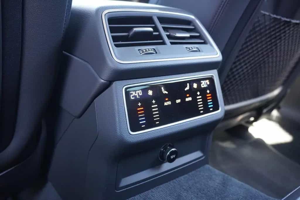 Audi A6 Avant 40 2.0 TDI design LED Navi ACC Kamera 03/2021-photo-34