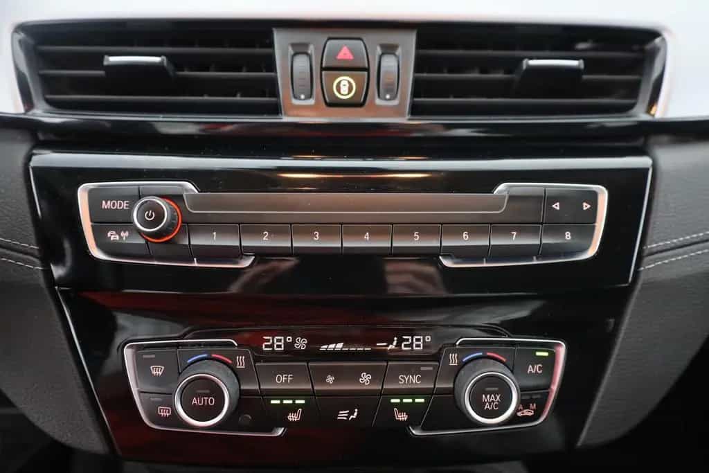 BMW X2 18iA Advantage LED Navi Sitzheizung Kamera 09/2023-photo-11