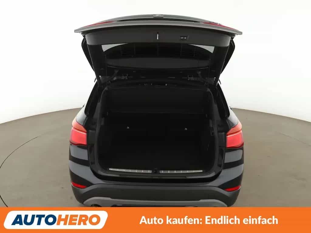 BMW X1 xDrive 20d Sport Line Aut.*NAV*LED*TEMPO*SHZ*PDC 09/2017-photo-16