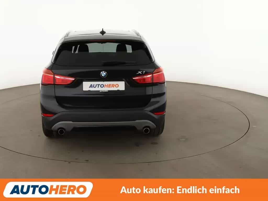 BMW X1 xDrive 20d Sport Line Aut.*NAV*LED*TEMPO*SHZ*PDC 09/2017-photo-4