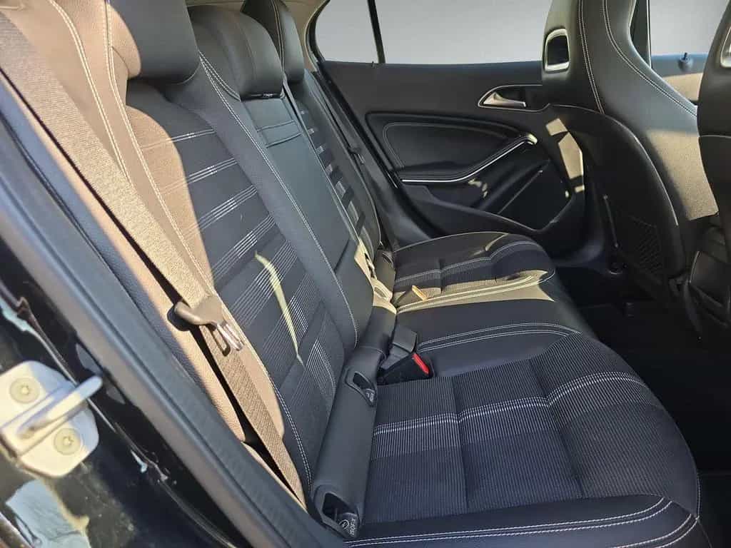 Mercedes-Benz GLA-Class 180 Pano Distr. AHK Navi Business Kam LED HP 07/2017-photo-13