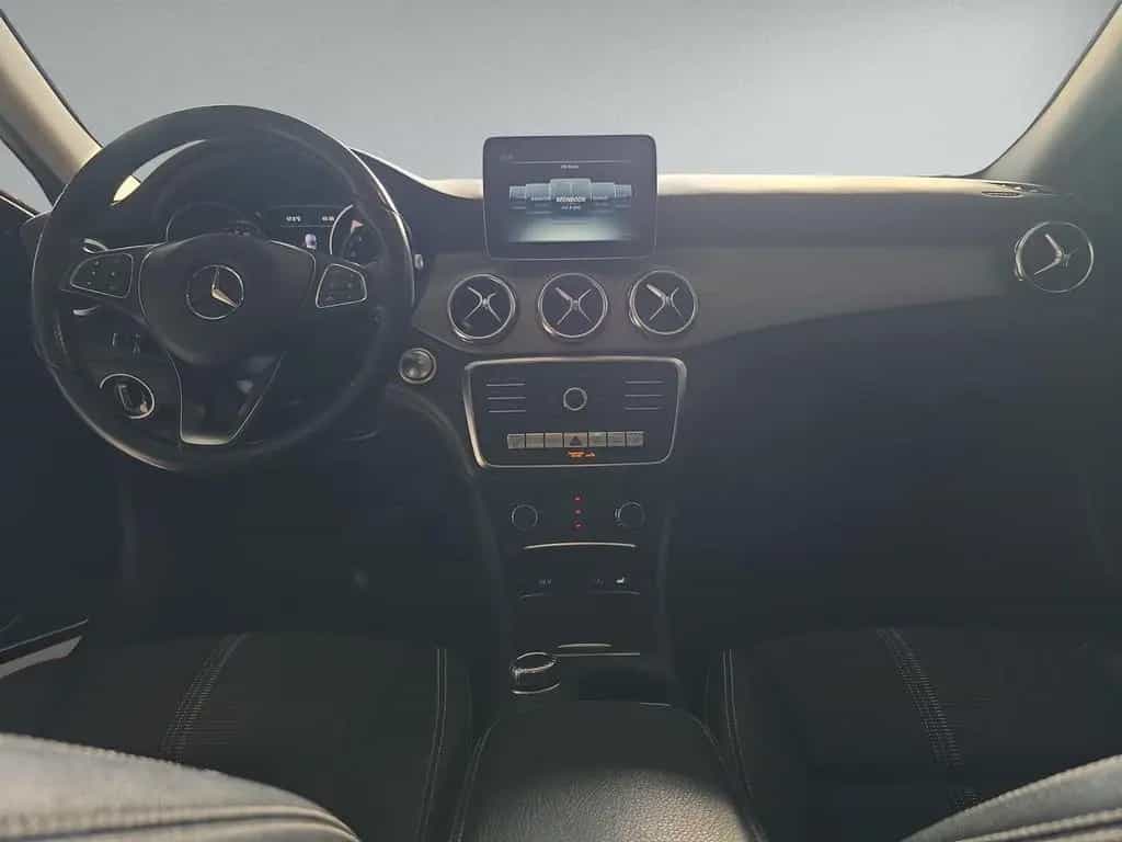 Mercedes-Benz GLA-Class 180 Pano Distr. AHK Navi Business Kam LED HP 07/2017-photo-14
