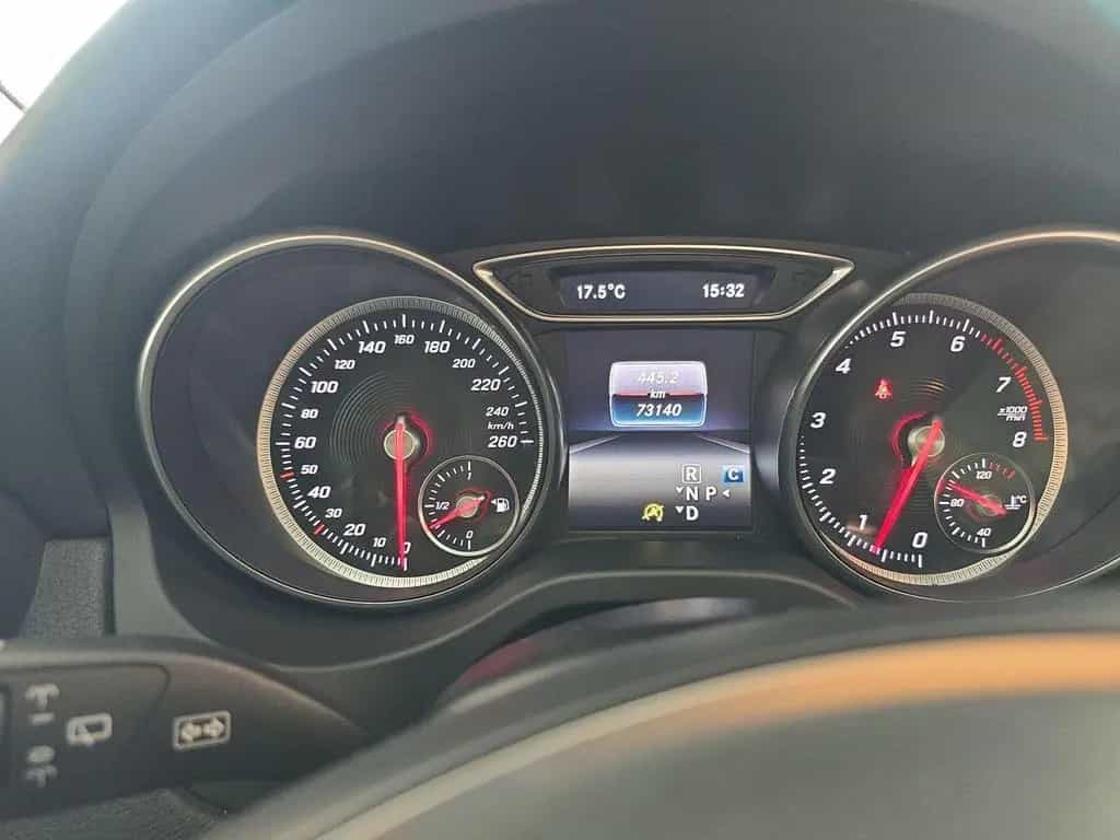 Mercedes-Benz GLA-Class 180 Pano Distr. AHK Navi Business Kam LED HP 07/2017-photo-16