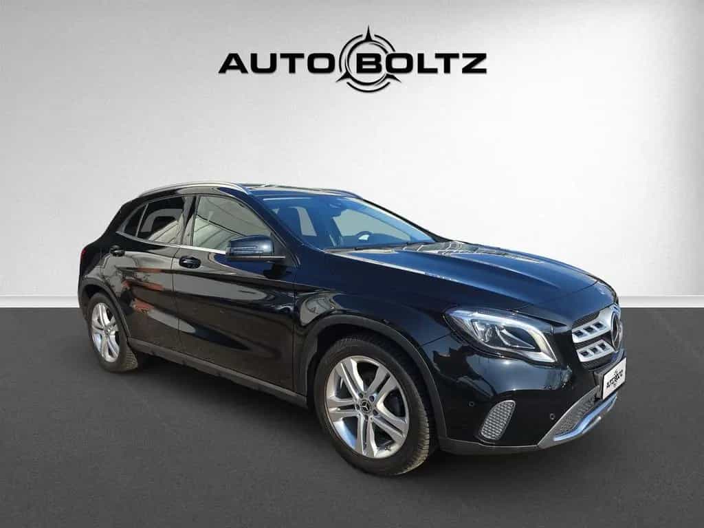 Mercedes-Benz GLA-Class 180 Pano Distr. AHK Navi Business Kam LED HP 07/2017-photo-2