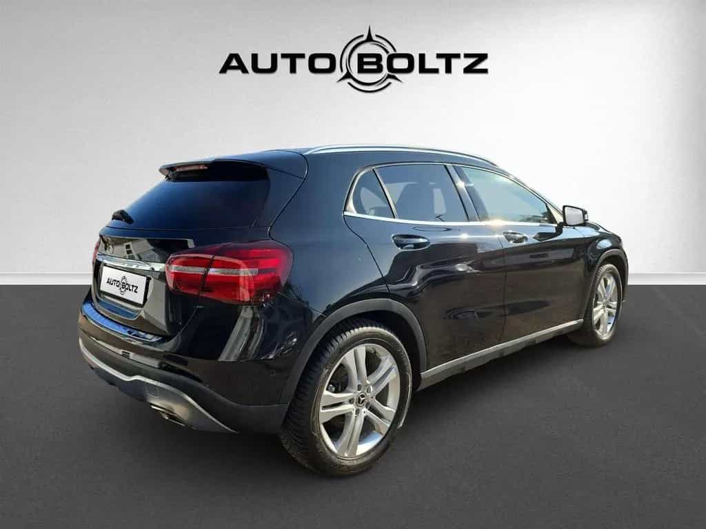 Mercedes-Benz GLA-Class 180 Pano Distr. AHK Navi Business Kam LED HP 07/2017-photo-4