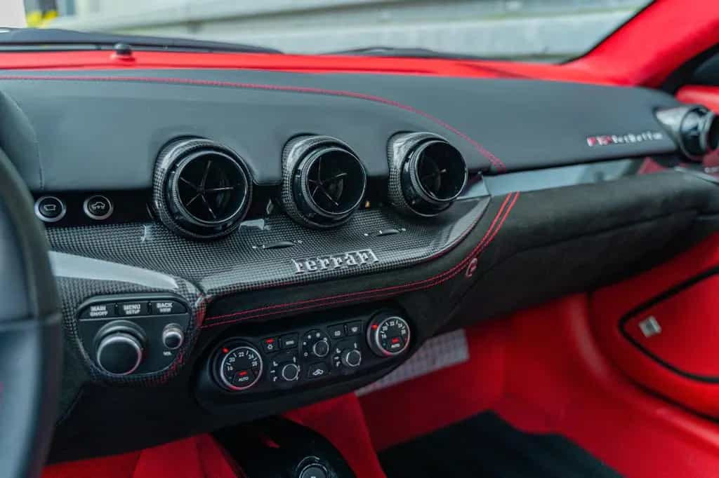 Ferrari F12 Berlinetta *ALCANTARA*CUSTOM*CARBON* 02/2012-photo-24