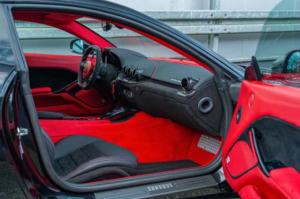 Ferrari F12 Berlinetta *ALCANTARA*CUSTOM*CARBON* 02/2012-photo-29