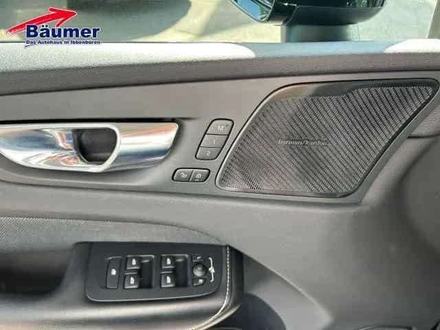 Volvo XC60 B5 Diesel Geartronic AWD R-Design *Standhzg 08/2021-photo-30