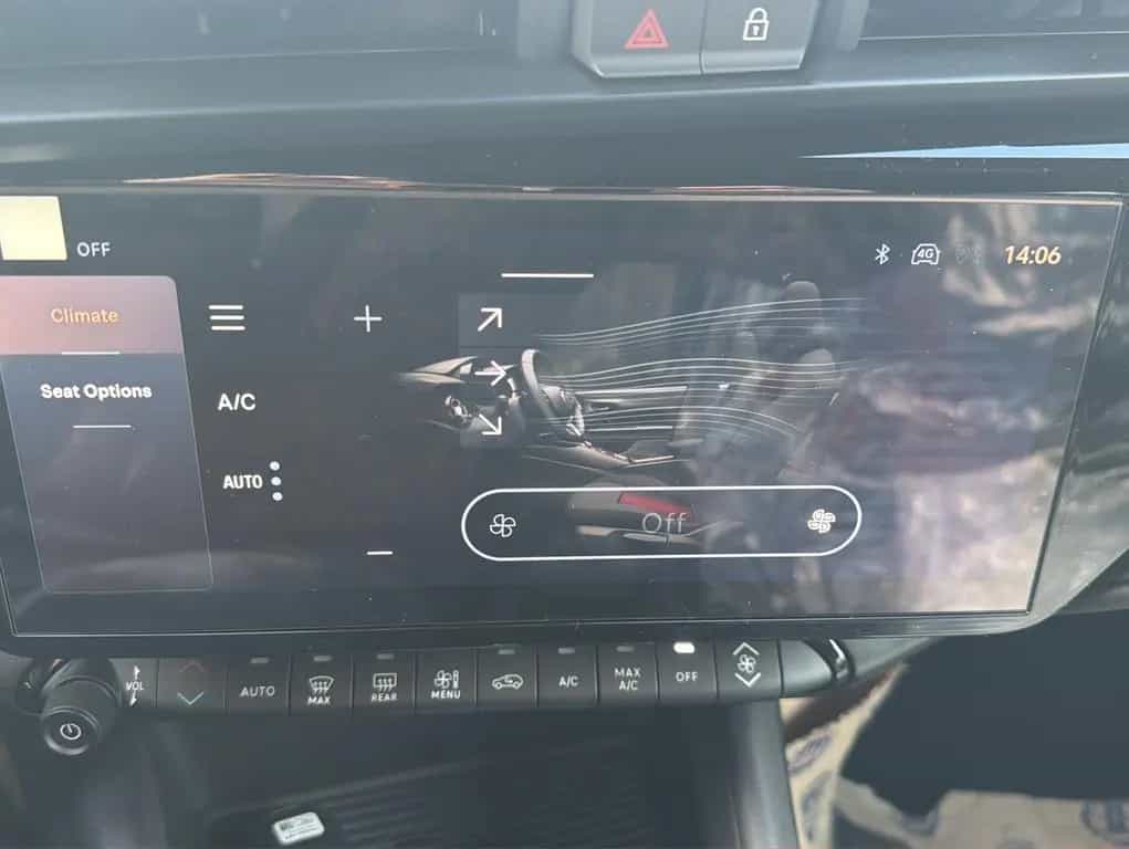 Alfa Romeo Junior Ibrida 1.2 VGT 48V-Hybrid 100 kW Speciale 09/2025-photo-14