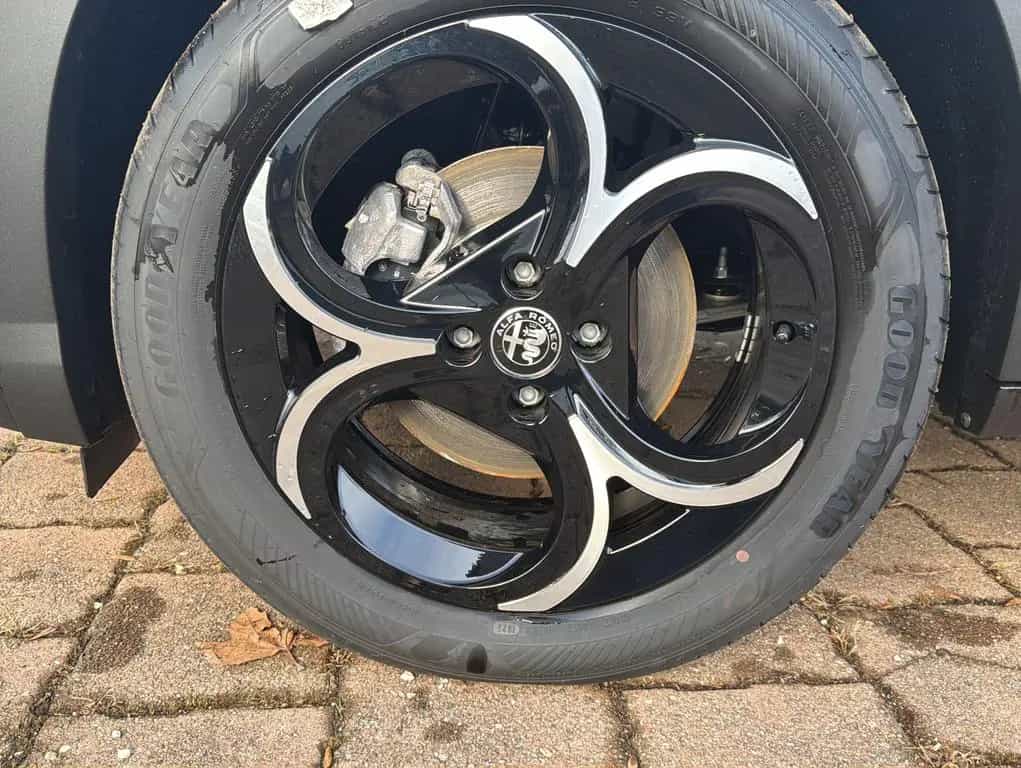 Alfa Romeo Junior Ibrida 1.2 VGT 48V-Hybrid 100 kW Speciale 09/2025-photo-6