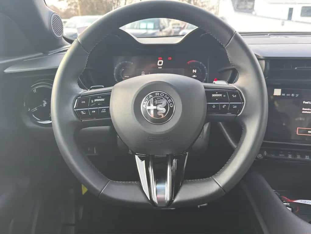 Alfa Romeo Junior Ibrida 1.2 VGT 48V-Hybrid 100 kW Speciale 09/2025-photo-8