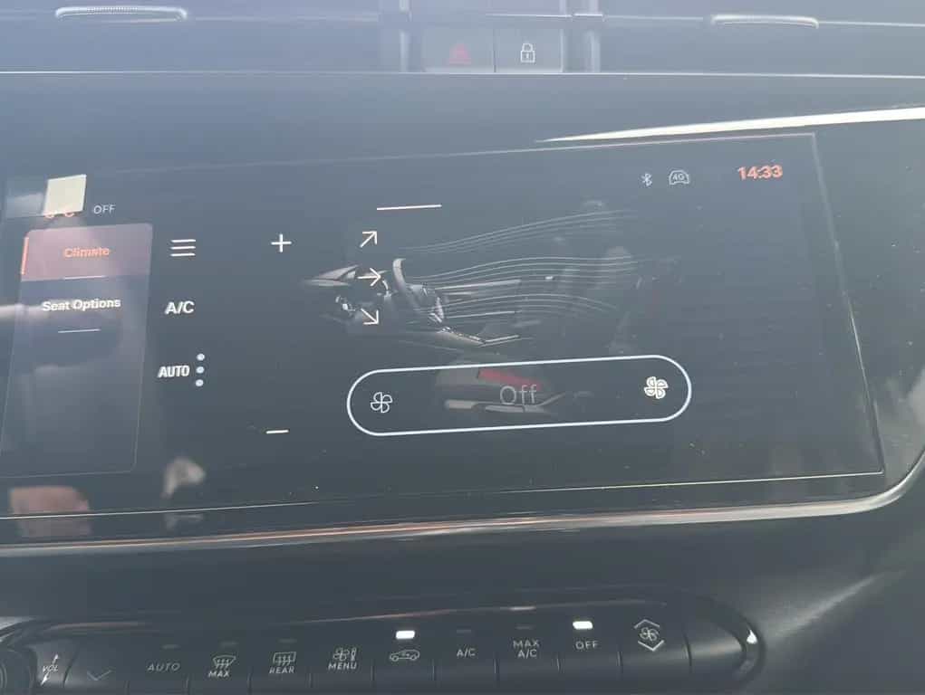 Alfa Romeo Junior Ibrida 1.2 VGT 48V-Hybrid 100 kW Speciale 09/2025-photo-12