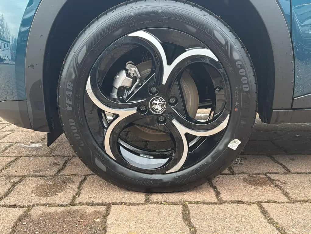 Alfa Romeo Junior Ibrida 1.2 VGT 48V-Hybrid 100 kW Speciale 09/2025-photo-6