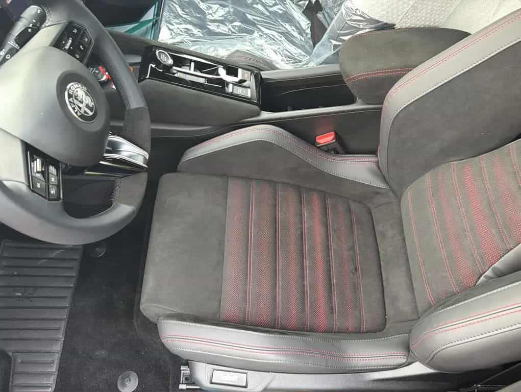 Alfa Romeo Junior Ibrida 1.2 VGT 48V-Hybrid 100 kW Speciale 09/2025-photo-6