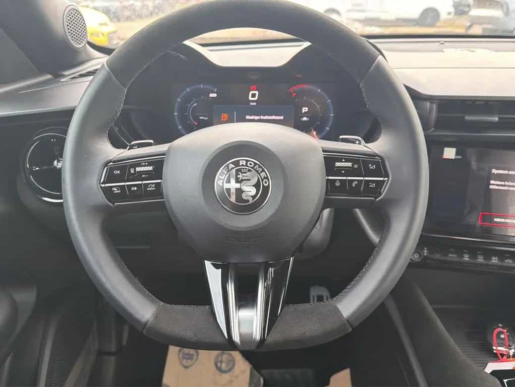 Alfa Romeo Junior Ibrida 1.2 VGT 48V-Hybrid 100 kW Speciale 09/2025-photo-7