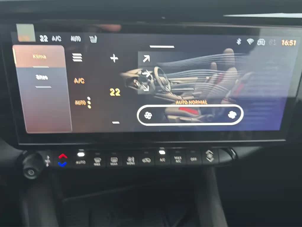 Alfa Romeo Junior Ibrida 1.2 VGT 48V-Hybrid 100 kW Speciale 09/2025-photo-11