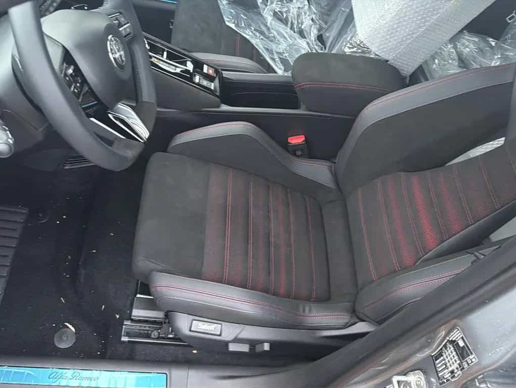 Alfa Romeo Junior Ibrida 1.2 VGT 48V-Hybrid 100 kW Speciale 09/2025-photo-6